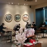 春天的到来，星巴克里也遍插着樱花了！