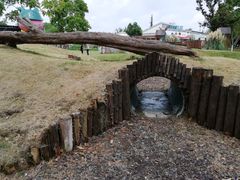 -田园东方蜜桃村的田野营地