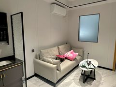 -鹏城丽景酒店(华强北红岭地铁站店)