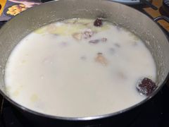 -洪氏嗨捞·广东猪肚鸡·椰子鸡火锅(西咸万象城店)