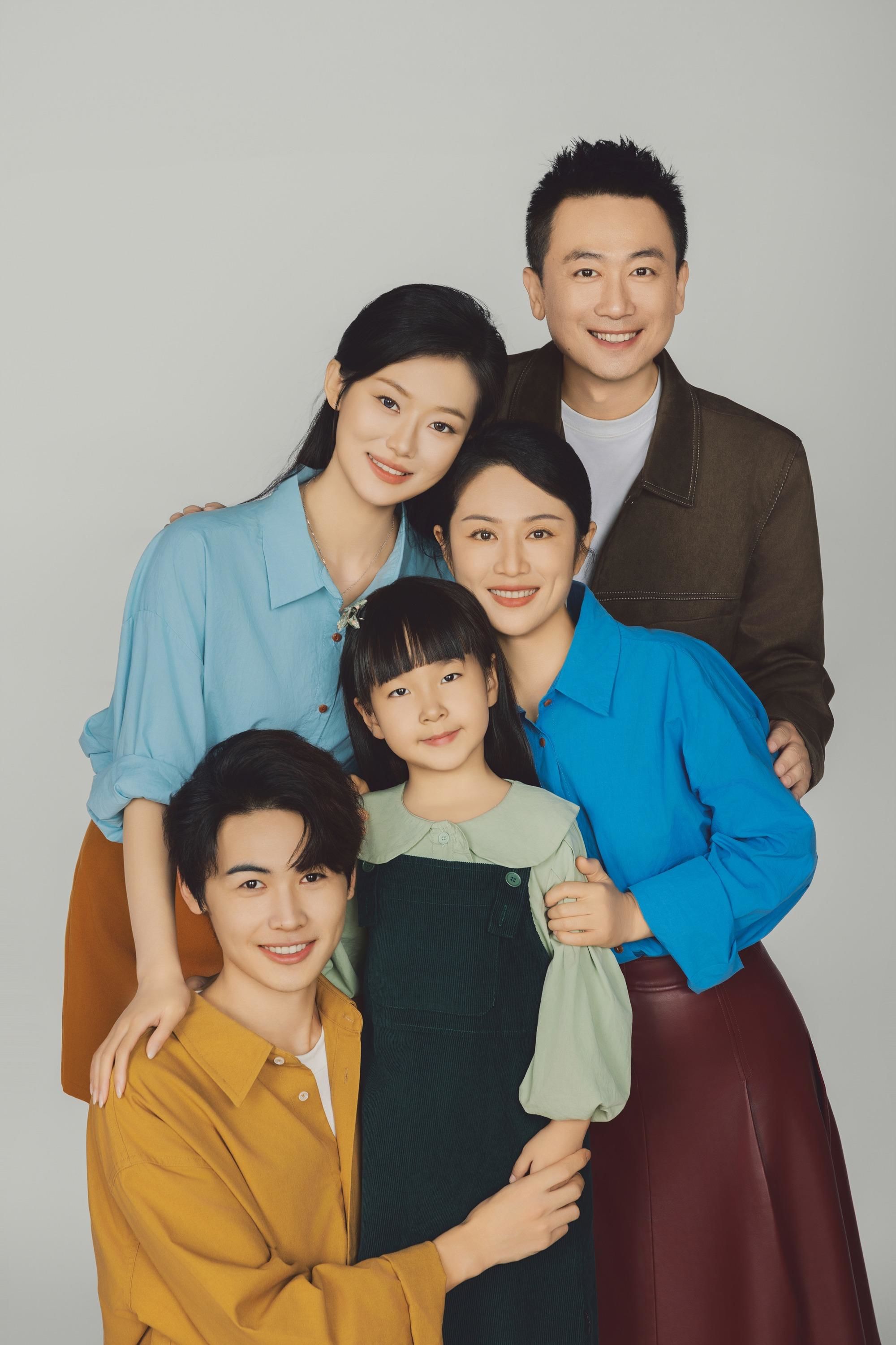 温情满满的家庭集体照