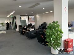 -上海宝信宝马4S店
