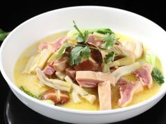 笋干煮风鹅-新花城蟹粉馆(乌鲁木齐店)