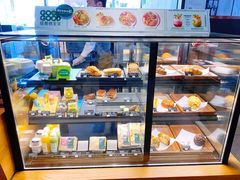 面包甜点陈列柜-星巴克(广州光明广场店)