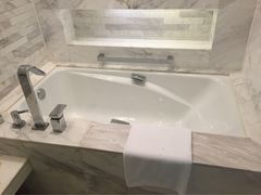 -上海滴水湖皇冠假日酒店