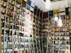 -钟书阁(松江泰晤士小镇店)