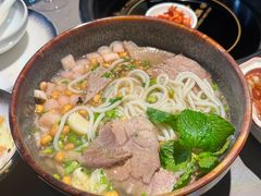 -伴山牛贵州黄牛肉火锅·苗疆非遗艺术餐厅(上海首店)