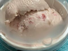 草莓冰淇淋-哈根达斯(西安高新店)