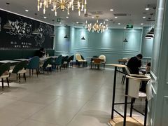 -安格丽娜·狗咖·猫咖羊驼咖(春熙路百盛商场店)