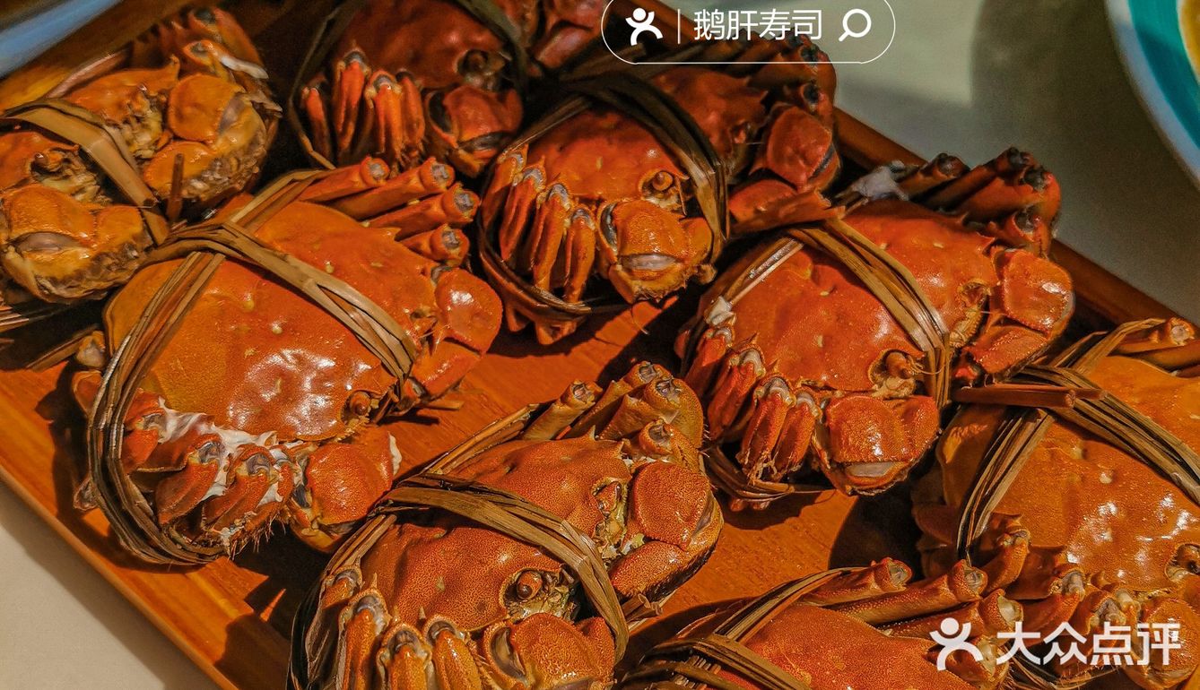 金秋总要与大闸蟹相配吧！今年pick晚芳亭赏湖餐厅✔️