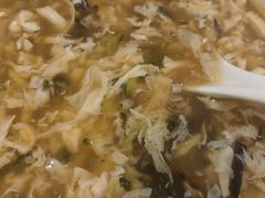 酸辣什锦海鲜汤-李连贵酒家熏肉大饼(昆明街店)