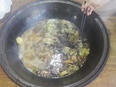 -粘豆包柴火铁锅炖