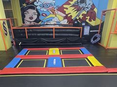 -爱蹦iBOON蹦床运动馆(江汉店)