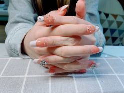 -UGIRL有个美甲