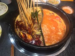 -两三事小郡肝串串香火锅(桂庙店)