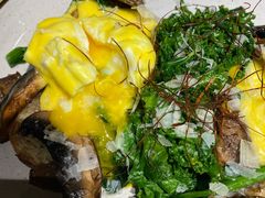 班尼迪克蛋羽衣甘蓝蘑菇吐司-Maxpoint Kitchen 西餐咖啡(乐峰广场店)