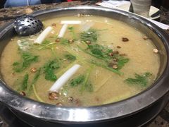 全白味锅底-肖肖酸萝卜鱼火锅(总店)