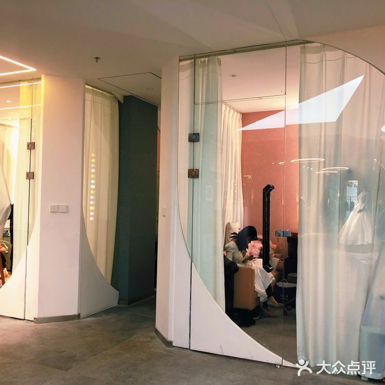 听说梦想城搬家了-网红婚纱摄影工作室