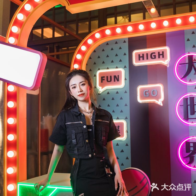 Boutique小众设计铺子.  每晚不同时段