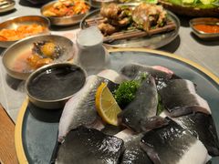 -草家酱蟹炭火烤肉店(珲春南路一店)
