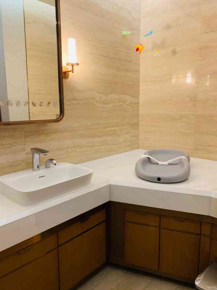 王府中环-"91王府井大街开业不久的一家比较高端的商.