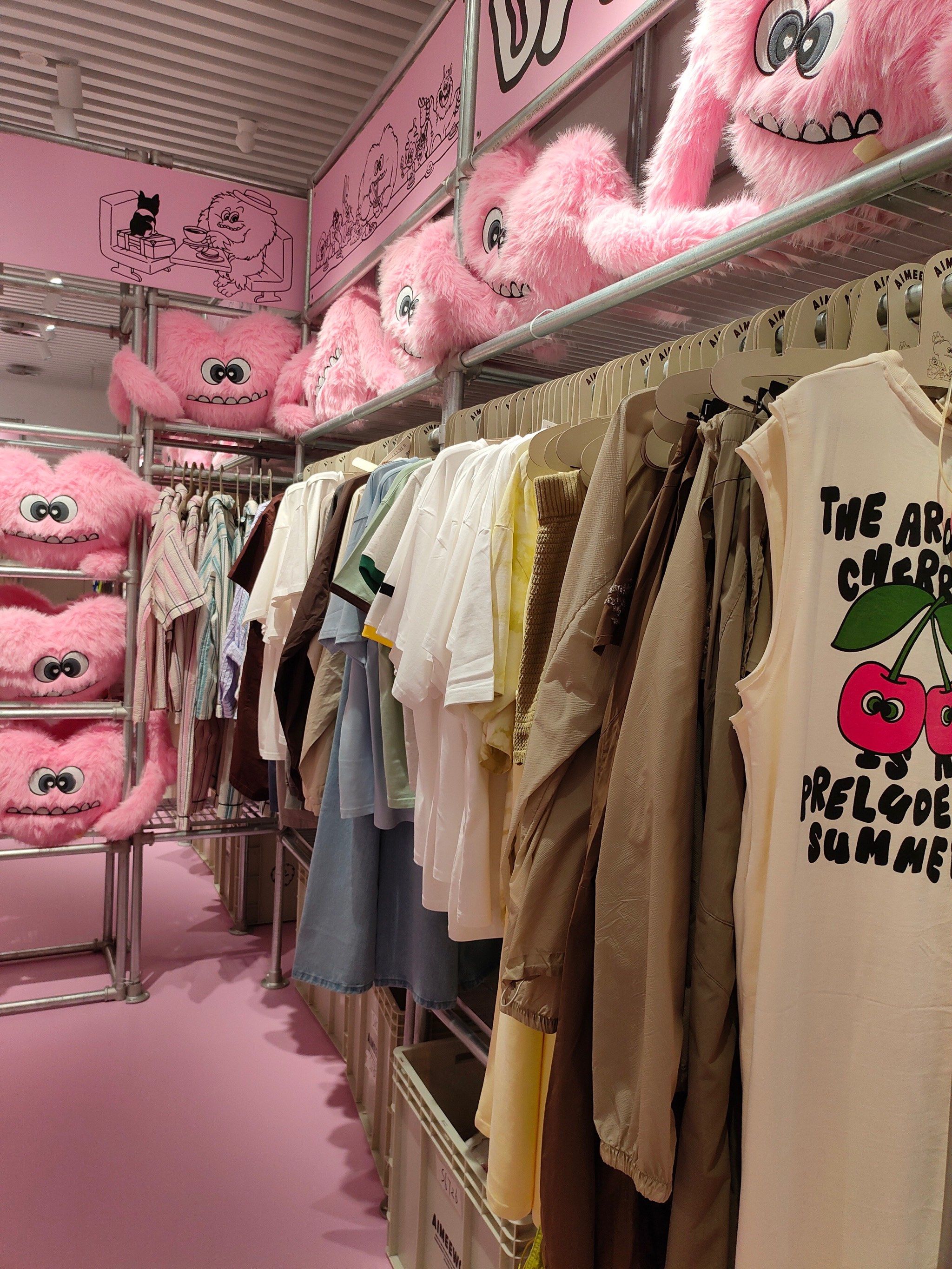 逛街遇到一个全员粉色爱的抱抱的女装品aweewq,真的不是魔法口令,是