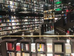 -钟书阁(群光广场店)