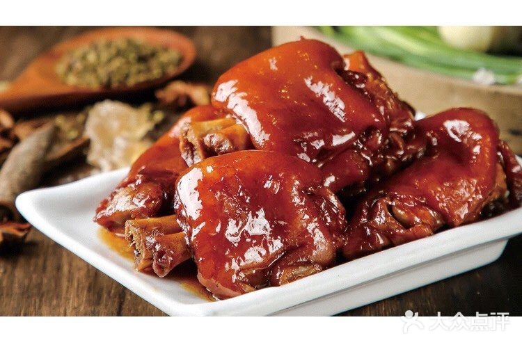 这家在槐房万达四楼，属于很大众的炒菜