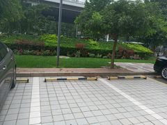 -艾维克大厦-停车场