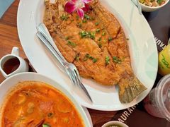 -Chom Cafe and Restaurant