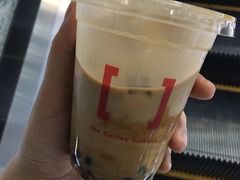 黑洞拿铁-代数学家algebraist(诚品店)
