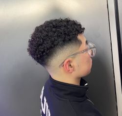 点击看大图 -老男孩男士理容馆·理发·烫染·修面