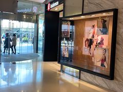 -lululemon(上海浦东IFC店)