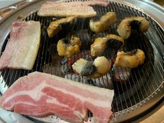 -围炉肉舍•炭烤活鳗•丹东海鲜烤肉(步行街店)