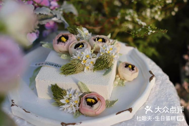 杜哈夫·生日蛋糕 2023年11月22日 关注 圣洁隽永的百合花蛋糕