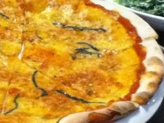 薄底pizza~很好吃~-Shanghai Brew House上海啤酒工坊(老外街店)