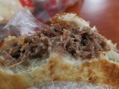 烧饼夹牛肉-老西关黄老太牛肉烧饼