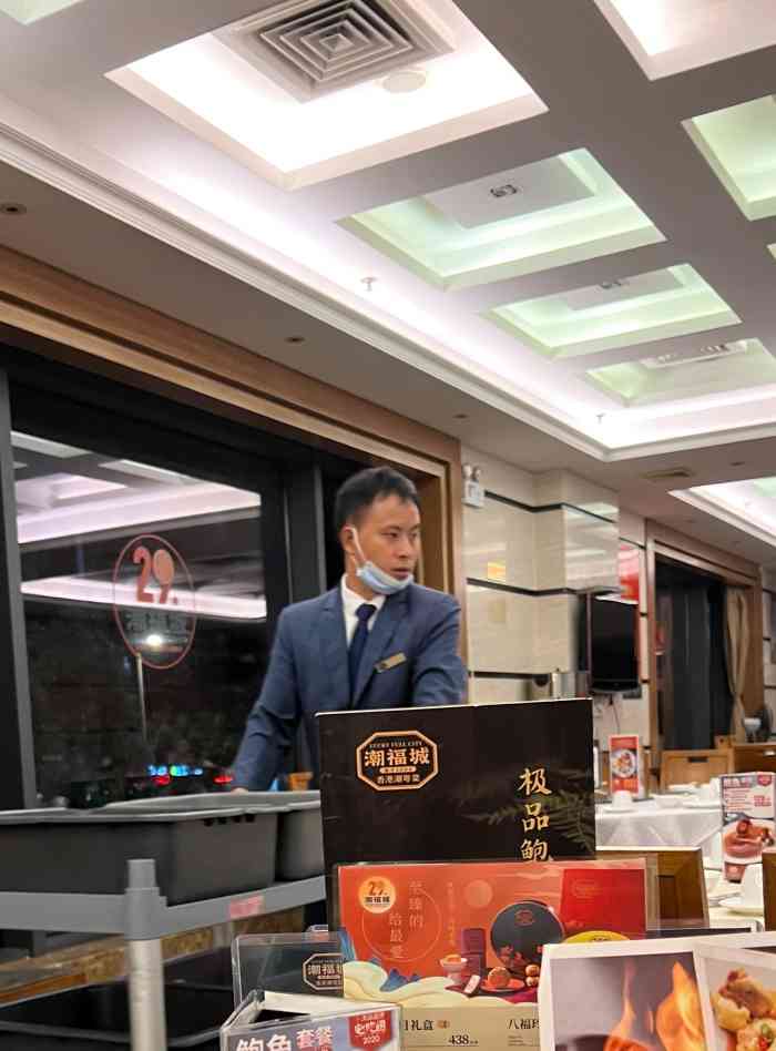 潮福城大酒楼(北尚店)-"榴莲酥不错,乳鸽也赞,就是分量小了点.