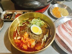 -围炉肉舍•炭烤活鳗•丹东海鲜烤肉(步行街店)