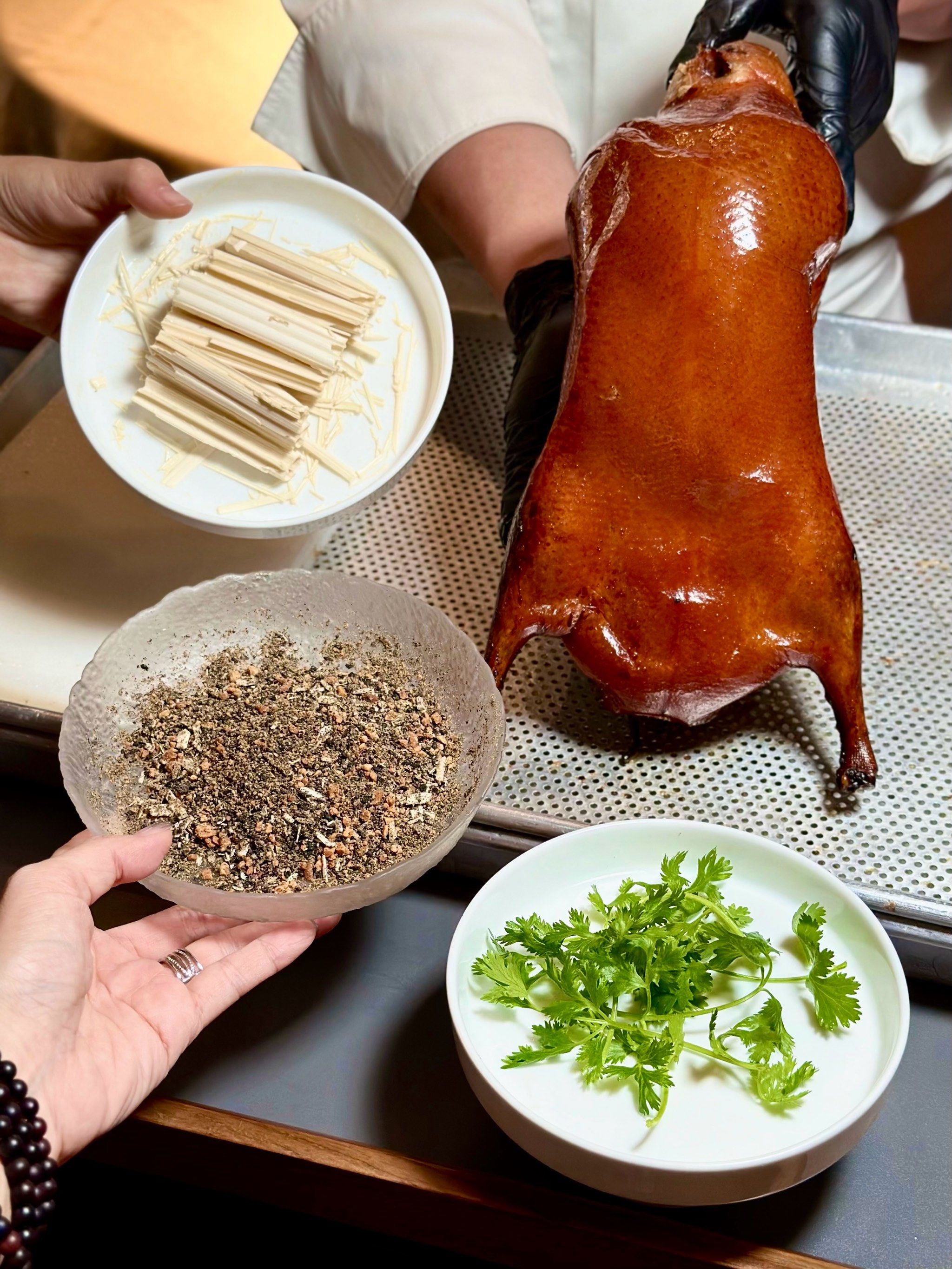 在北京city不city一下烤鸭新鲜吃法儿!