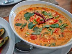 -Chom Cafe and Restaurant