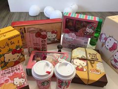 零售区-红樱花食品公司Hello Kitty台湾伴手礼专卖店(淡水店)