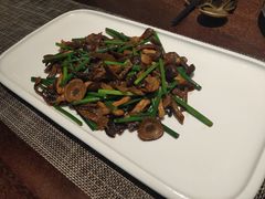 鹿茸菌炒猪颈肉-巧庆楼·茶膳