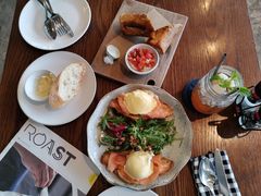 -ROAST coffee & eatery