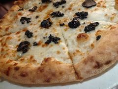 三种芝士黑松露披萨-IL TEATRO 精品意大利餐厅