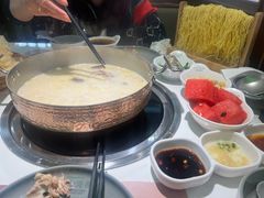 -洪氏嗨捞·广东猪肚鸡·椰子鸡火锅(西咸万象城店)