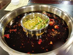 鸳鸯锅-邓莽子老火锅(中兴路总店)