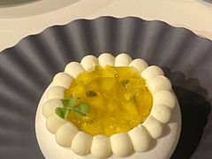 百香果凤梨椰香慕斯-潮一不贰·法式甜品·生日蛋糕·西式简餐(外滩店)