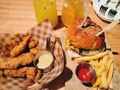 -三勾JJJ Burger&Coffee(梅溪湖店)