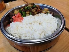 土豆焖排骨木桶饭-八一好吃街·高品美食广场